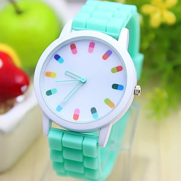 Women’s Chic Round Face Teal Silicone Band Wrist Watch - NWT - Picture 1 of 3